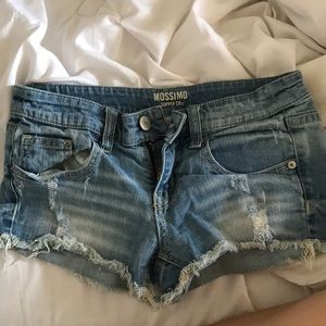Super cute denim shorts